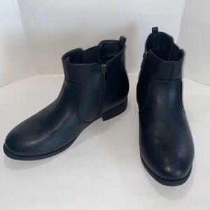 Cloud Walker size 11w black ankle boots